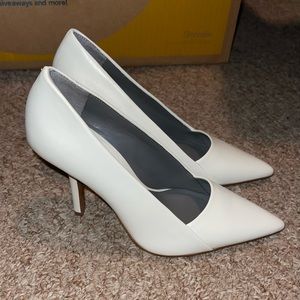 Brand New!!! Vince camuto heels in coconut cream! Size 6.5